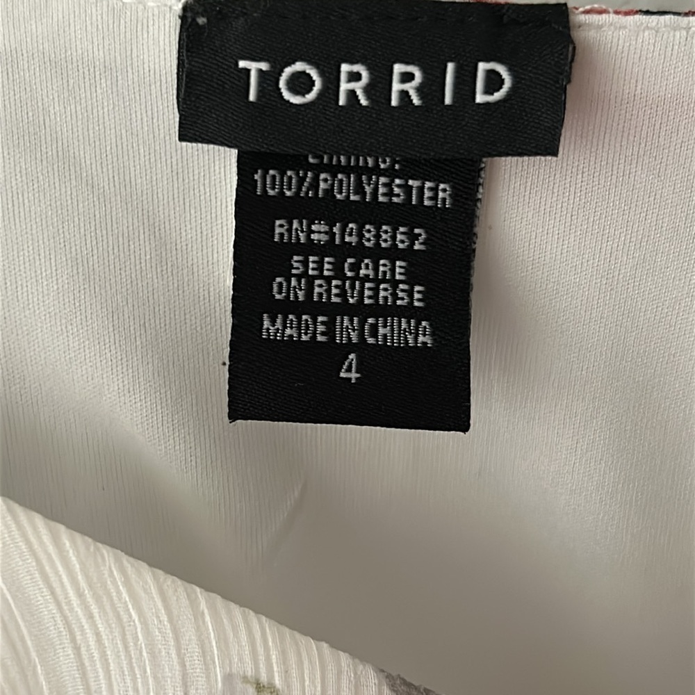 TORRID COLD SHOULDER FLORAL BLOUSE - Picture 6 of 6